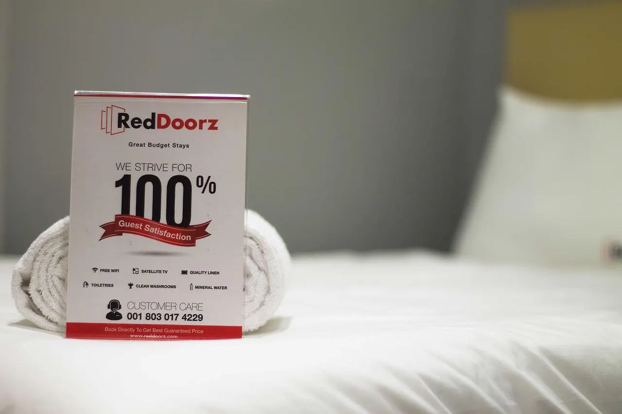 Reddoorz Plus @ Petitenget Seminyak Πανσιόν